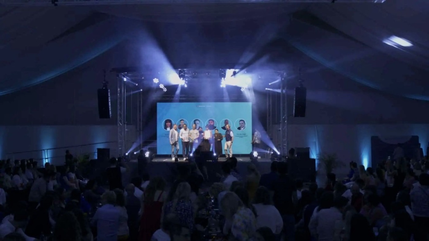 Hybrid award show with stage technology, LED wall and livestream in Frankfurt